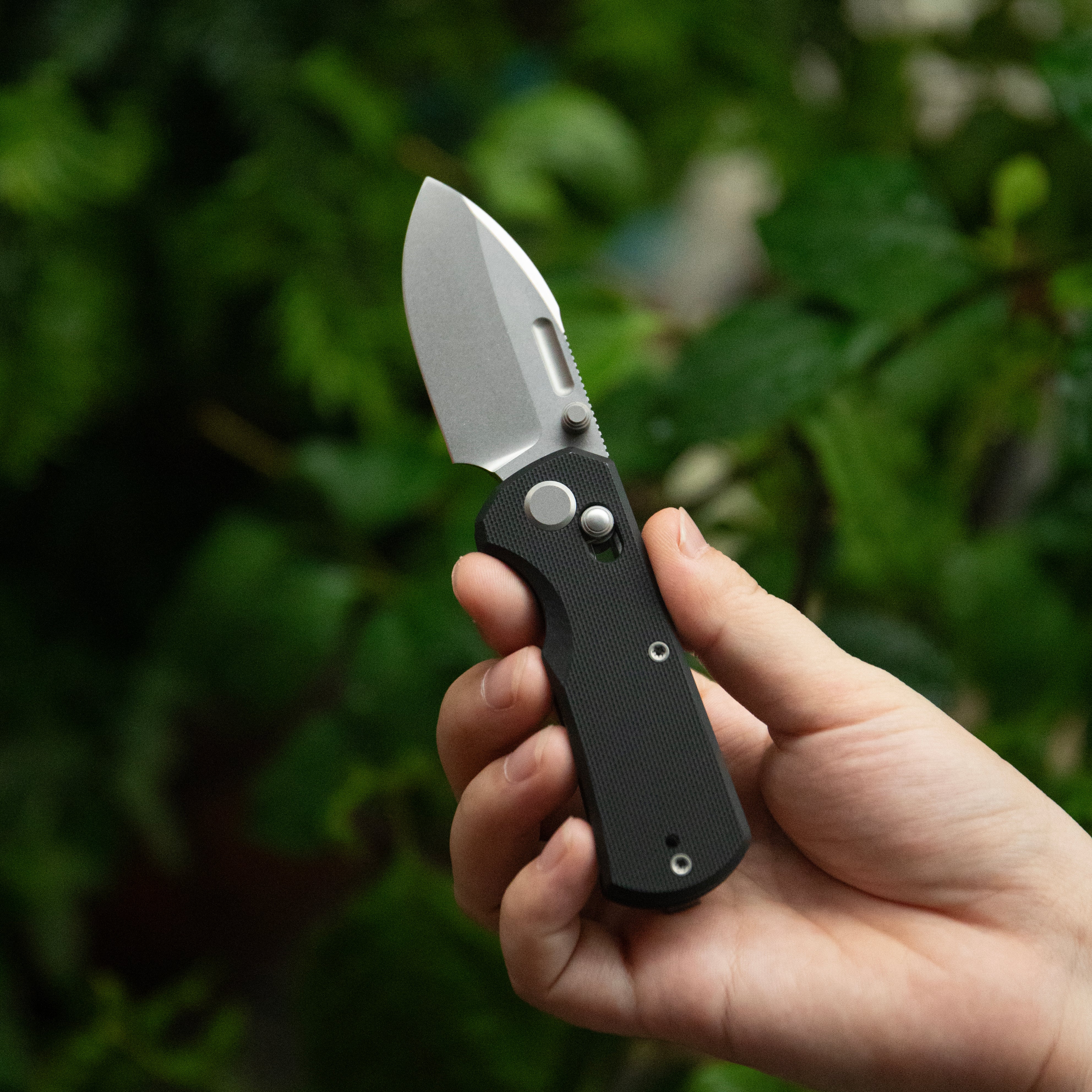 GEO Knife Belluf Crossbar lock Folding Knife Black G10 Handle 2.4" Stonewash Bohler M390 Blade GEO2508A